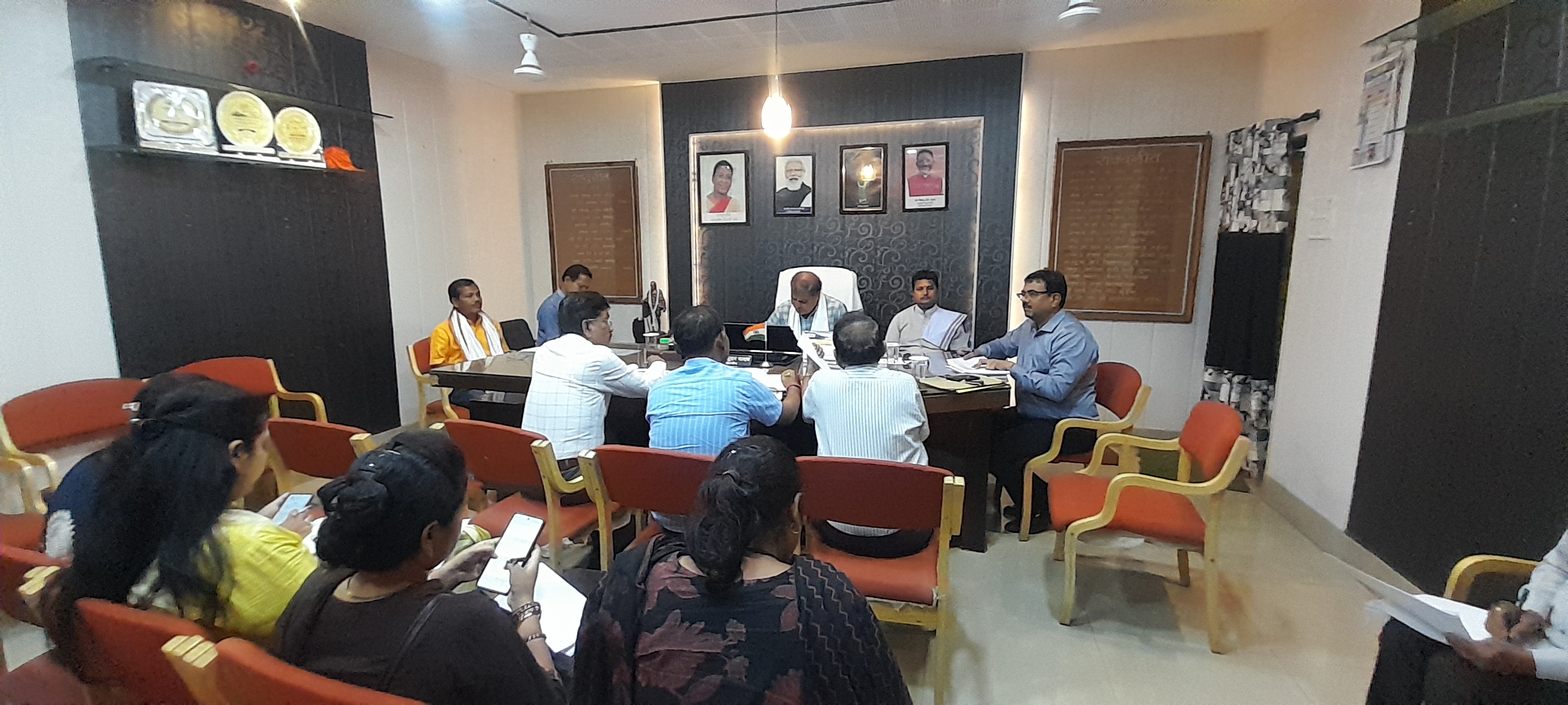 महापौर ने निर्माण कार्यों की समीक्षा कर दिए तेजी और गुणवत्ता के निर्देश