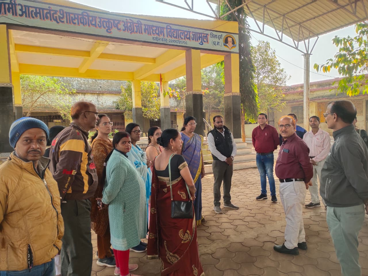 अहिवारा क्षेत्र के विद्यालयों का डीईओ द्वारा आकस्मिक निरीक्षण, लापरवाही पर नाराज़गी