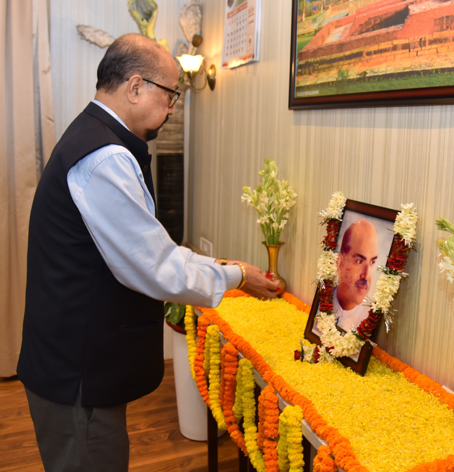 डॉ. श्यामा प्रसाद मुखर्जी की जयंती पर राज्यपाल रमेन डेका ने दी श्रद्धांजलि